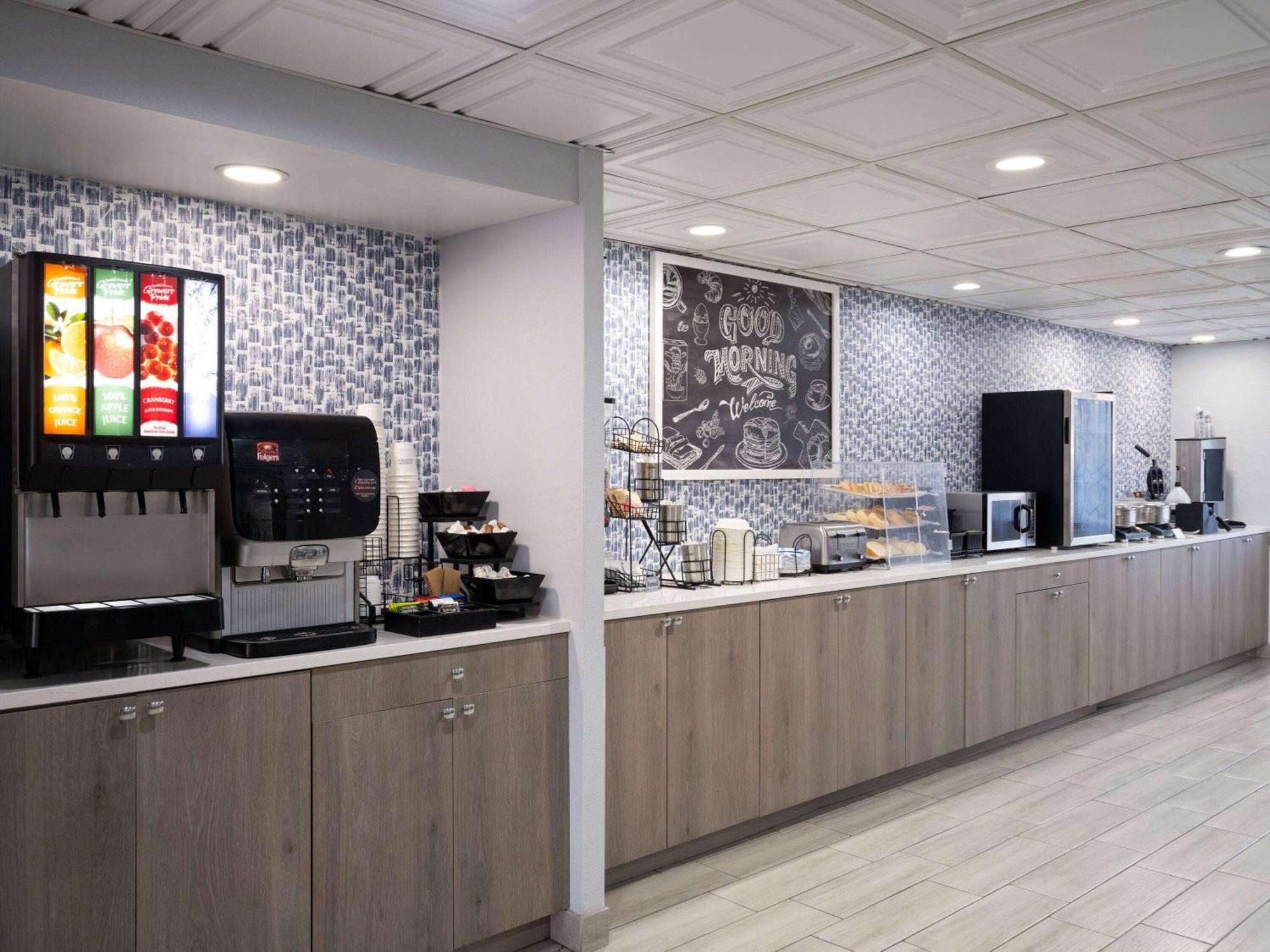 Americinn By Wyndham Woodstock Il Экстерьер фото