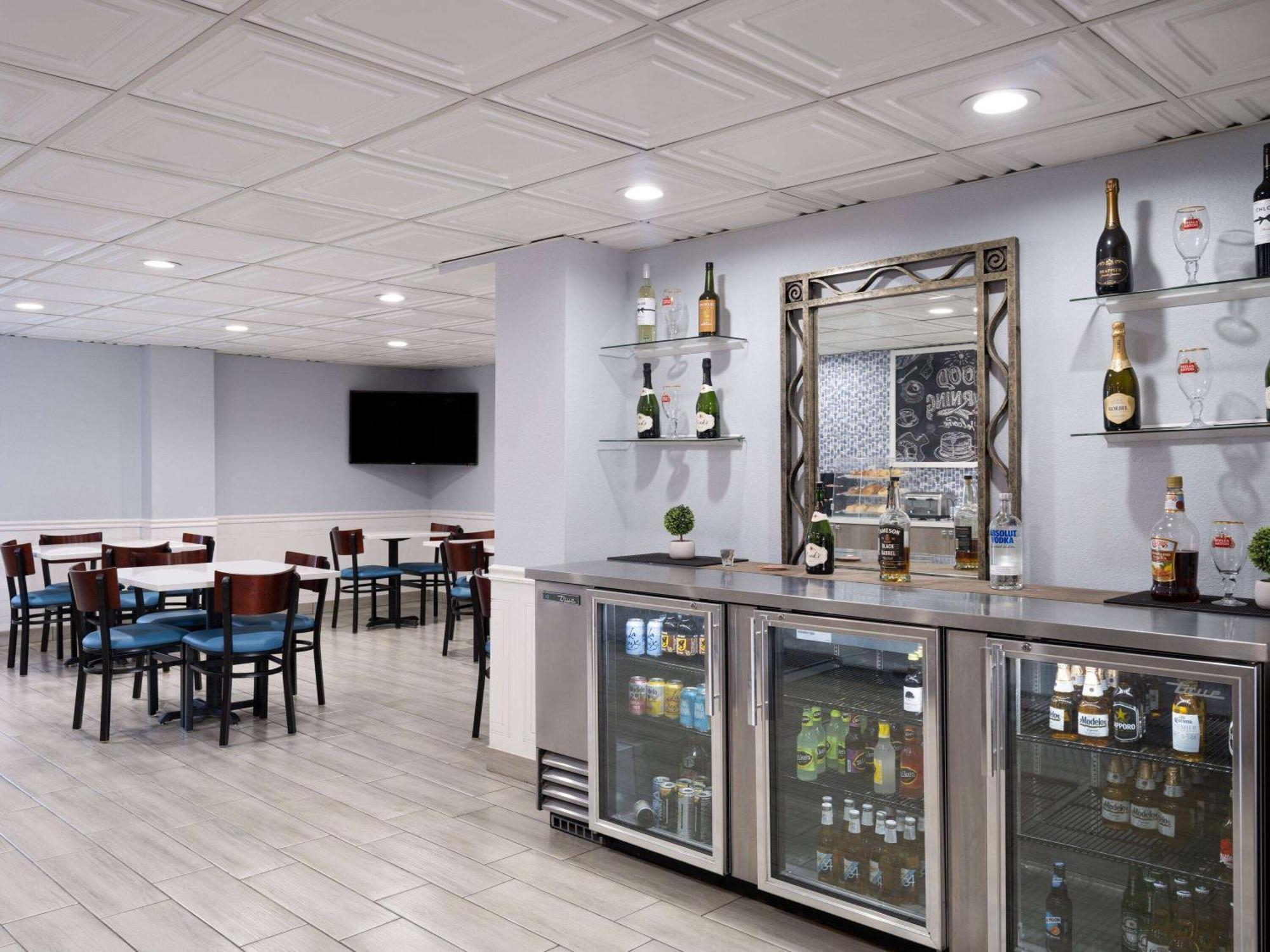 Americinn By Wyndham Woodstock Il Экстерьер фото