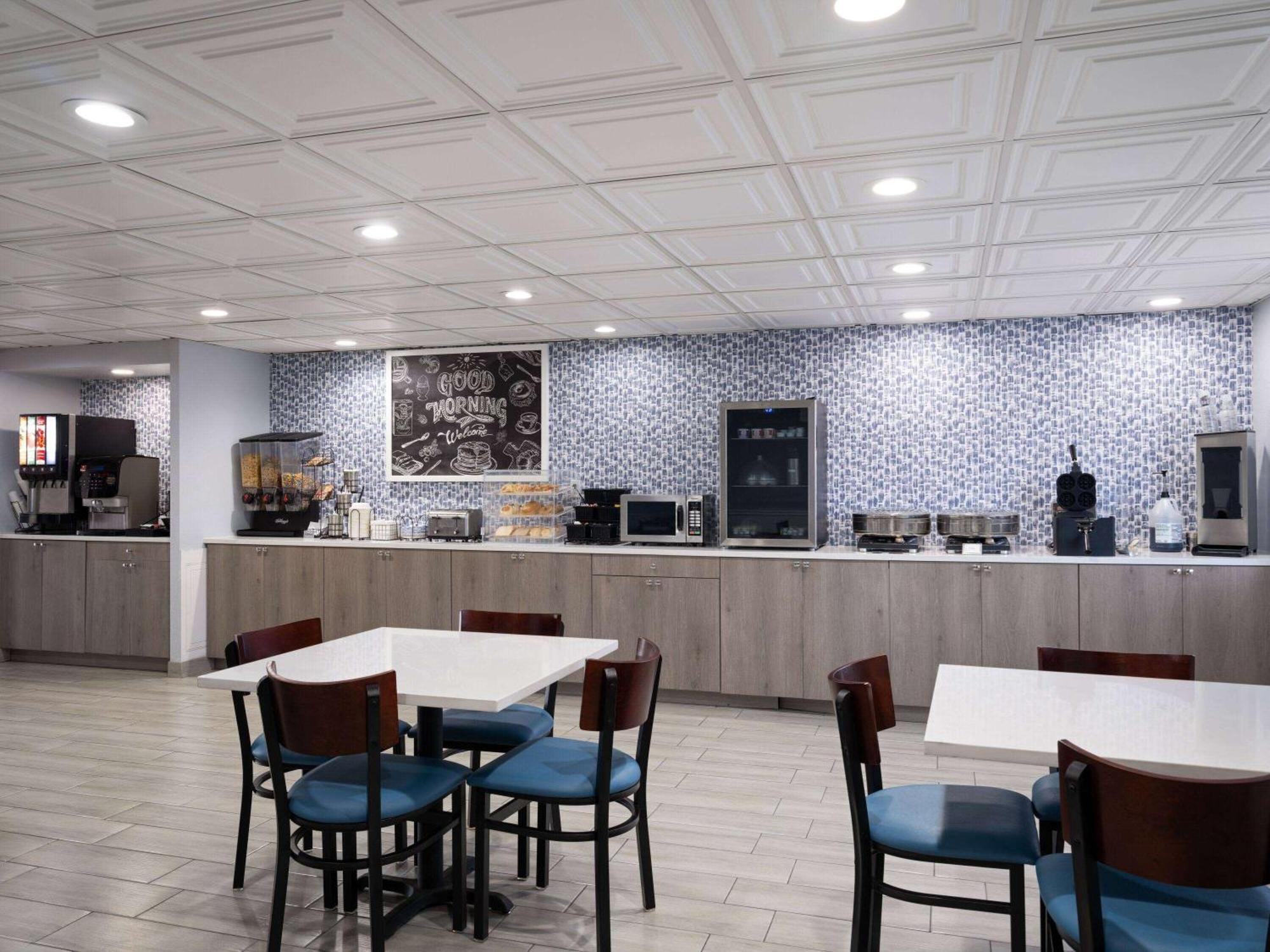 Americinn By Wyndham Woodstock Il Экстерьер фото