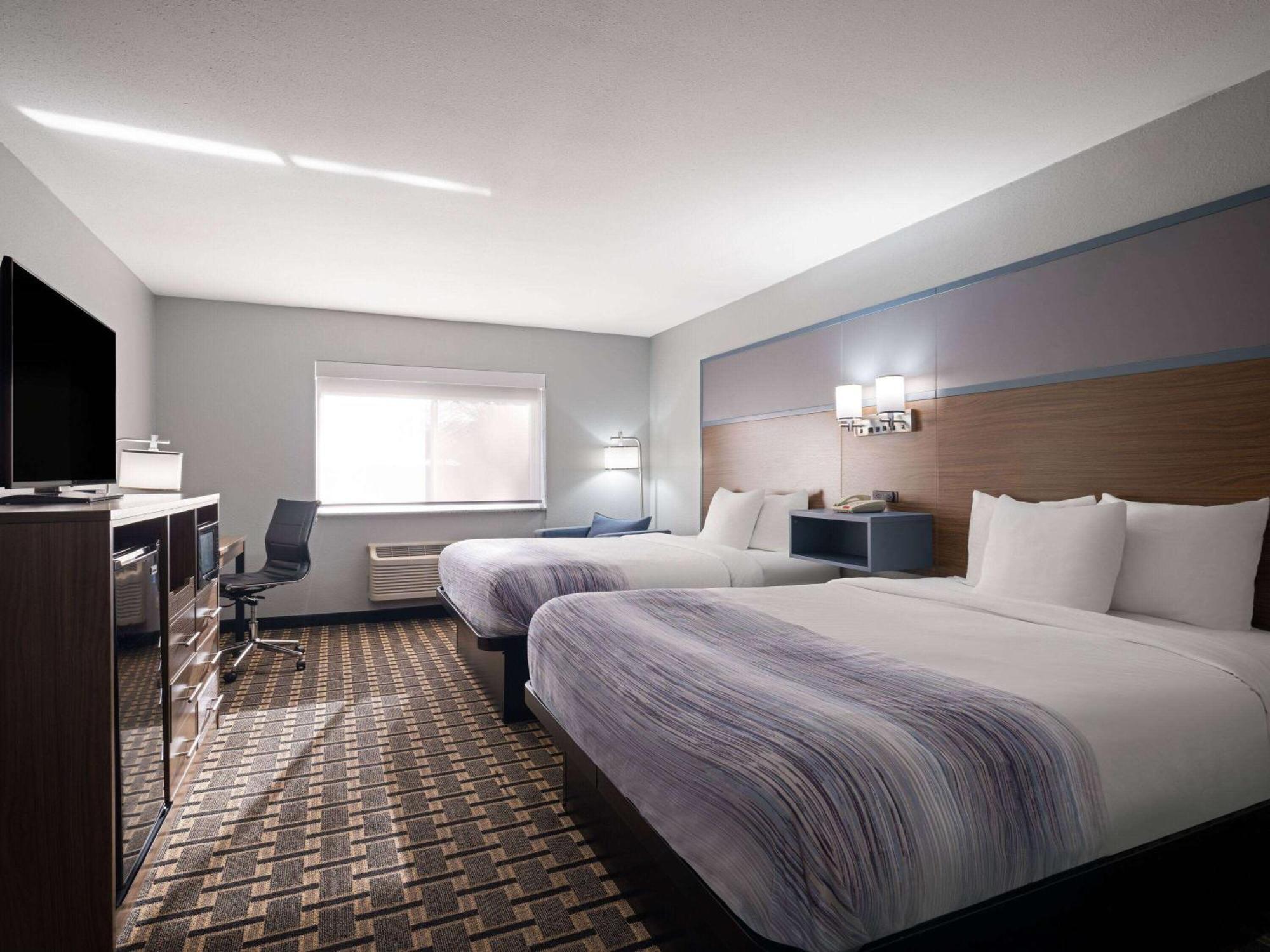 Americinn By Wyndham Woodstock Il Экстерьер фото