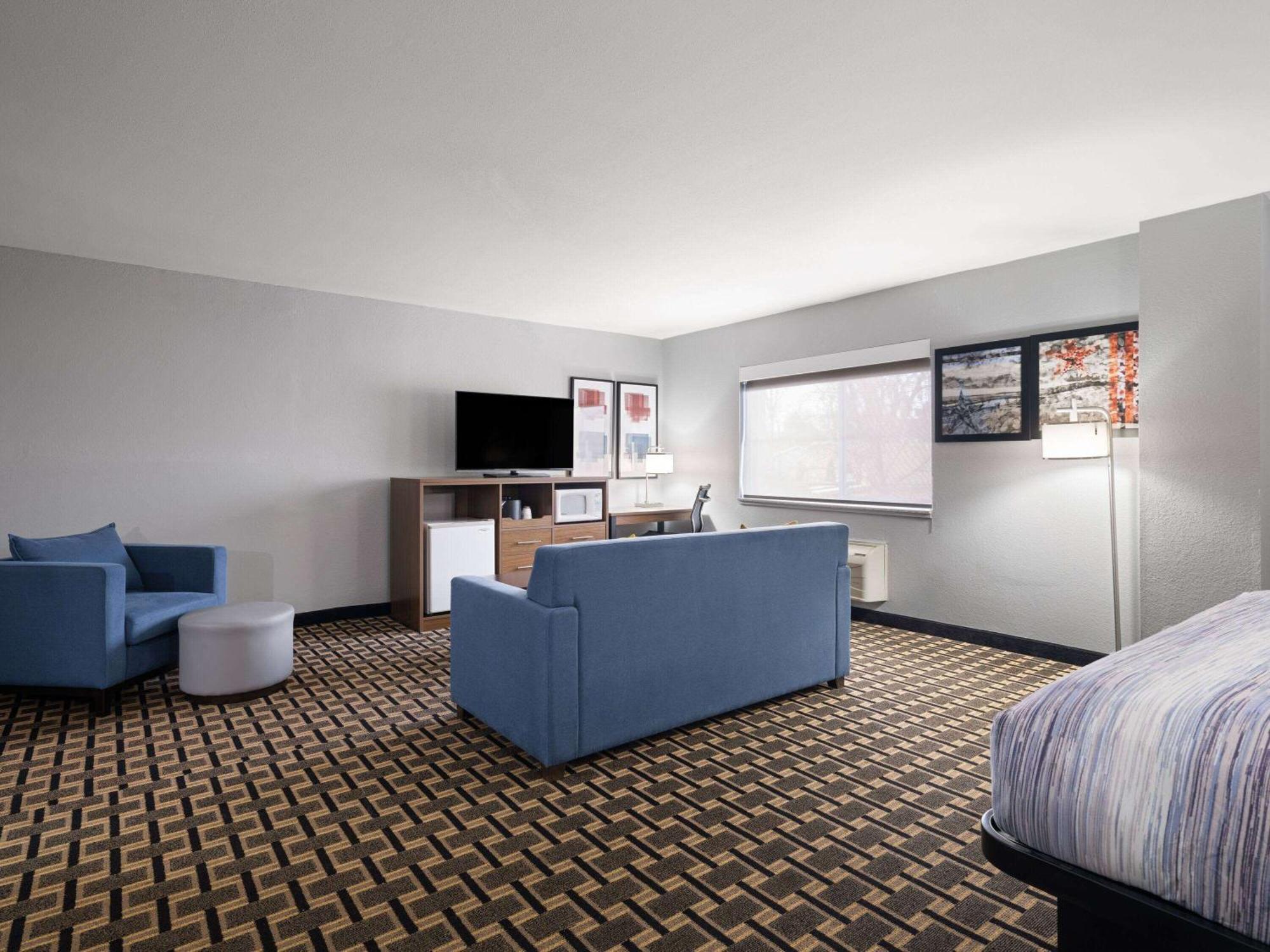 Americinn By Wyndham Woodstock Il Экстерьер фото