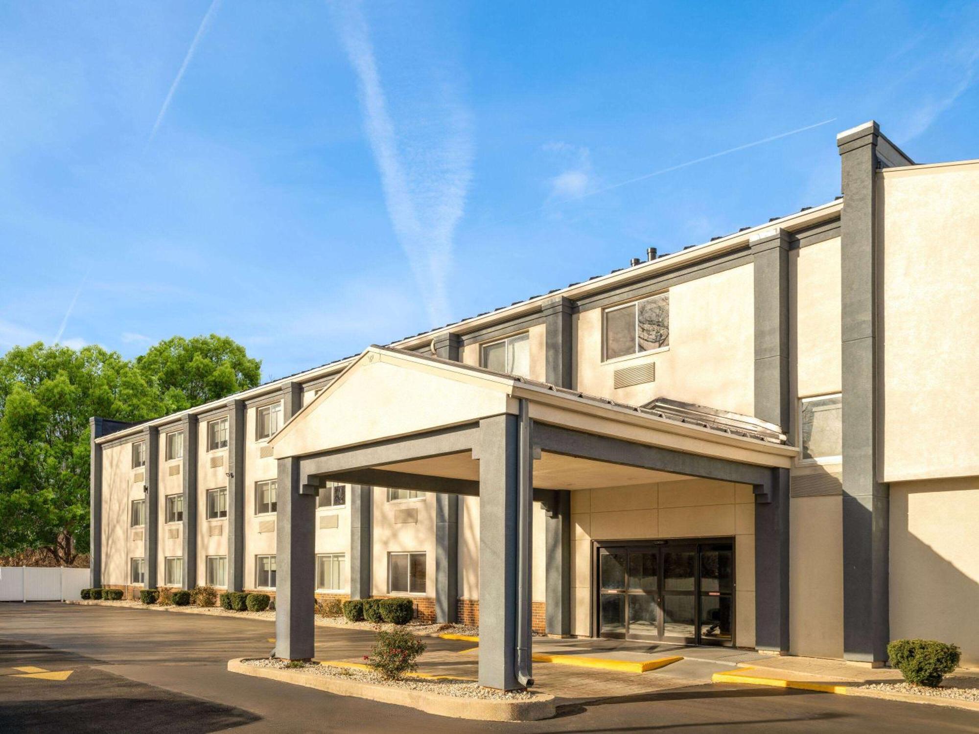 Americinn By Wyndham Woodstock Il Экстерьер фото