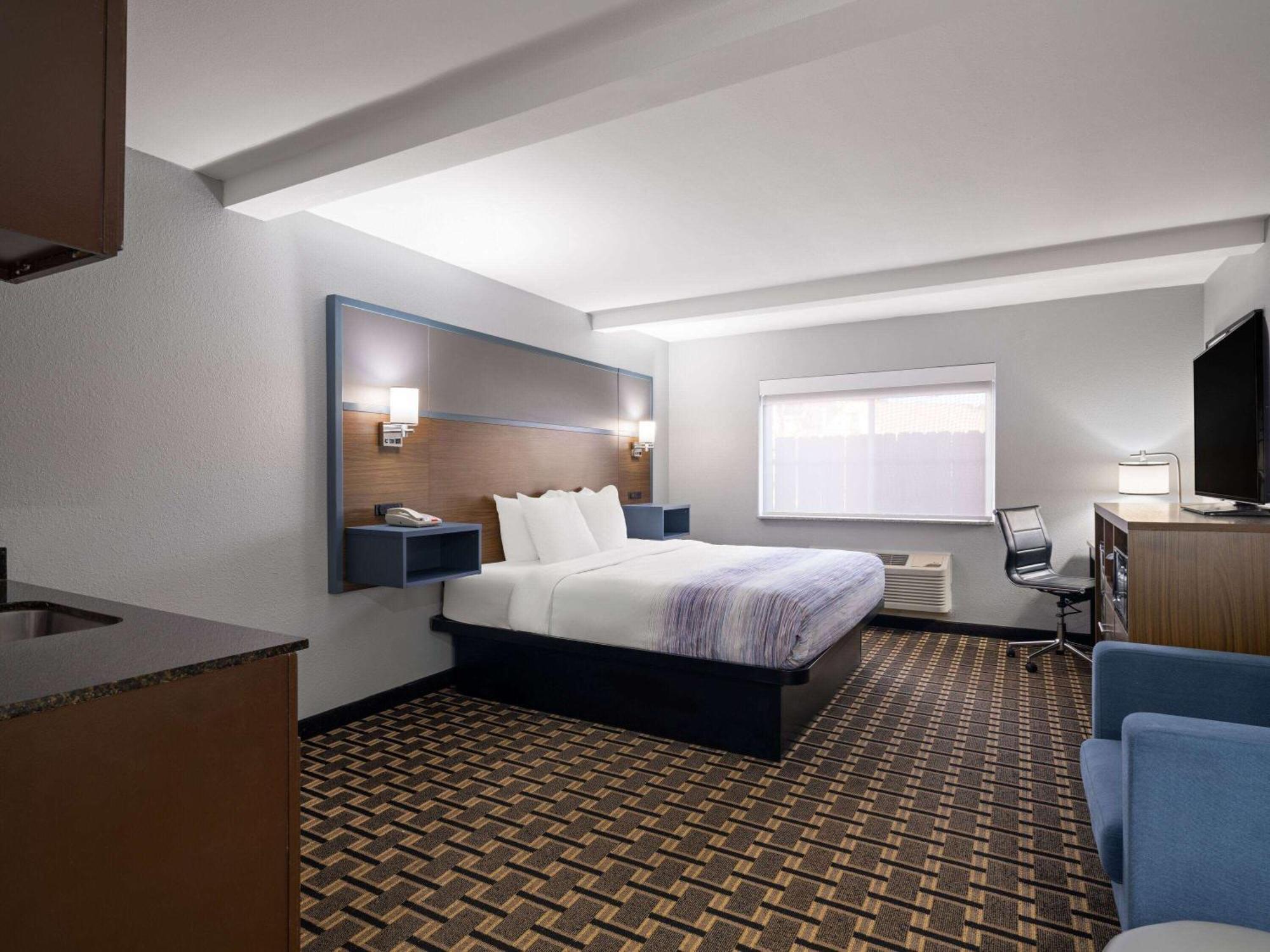 Americinn By Wyndham Woodstock Il Экстерьер фото