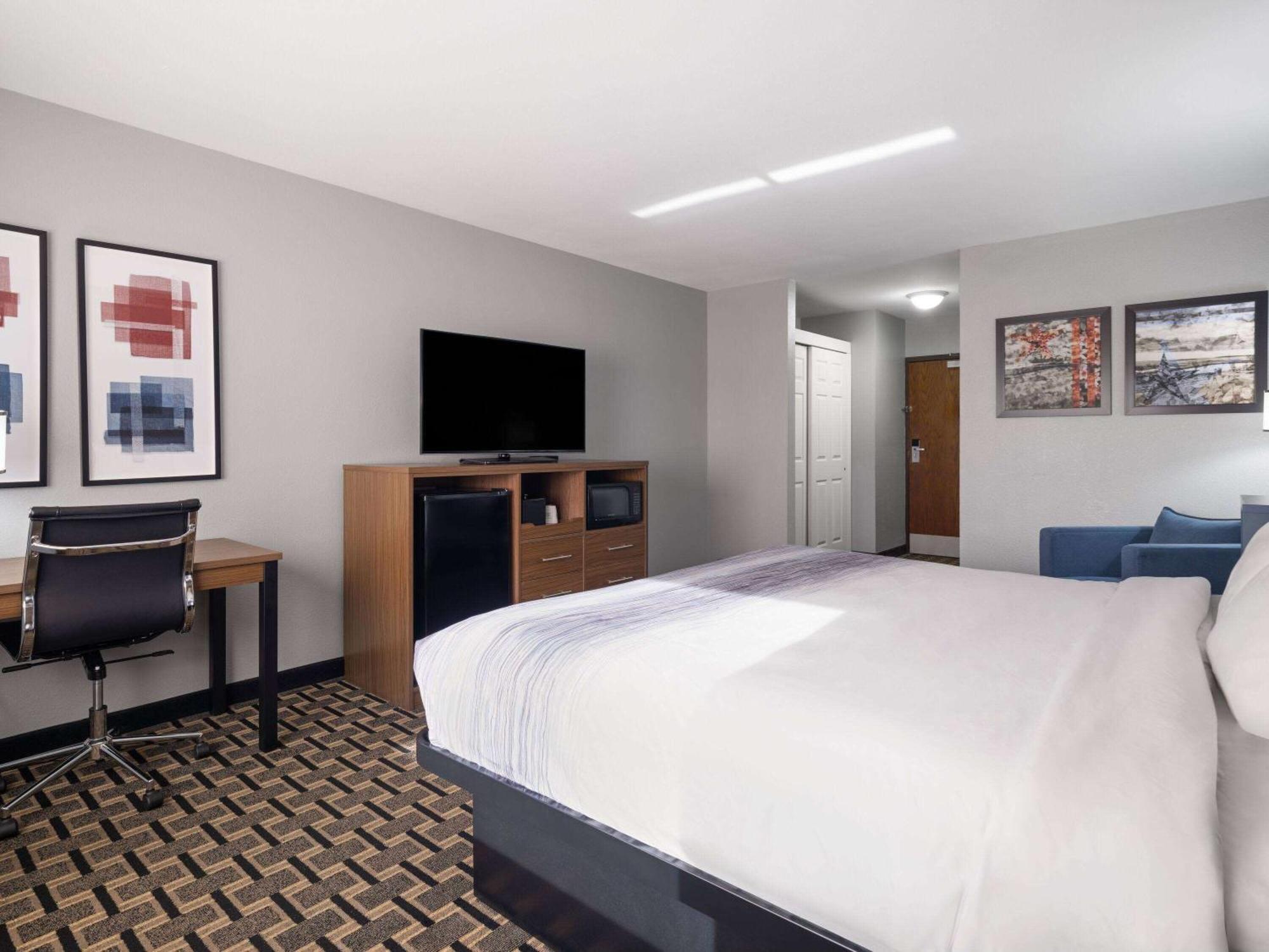 Americinn By Wyndham Woodstock Il Экстерьер фото