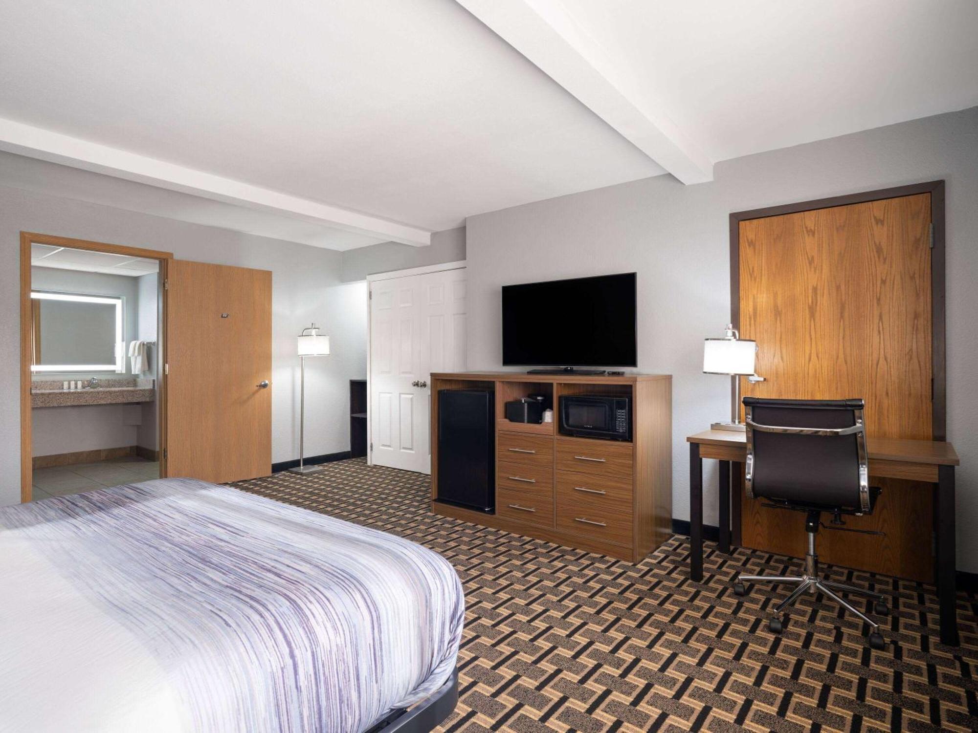 Americinn By Wyndham Woodstock Il Экстерьер фото