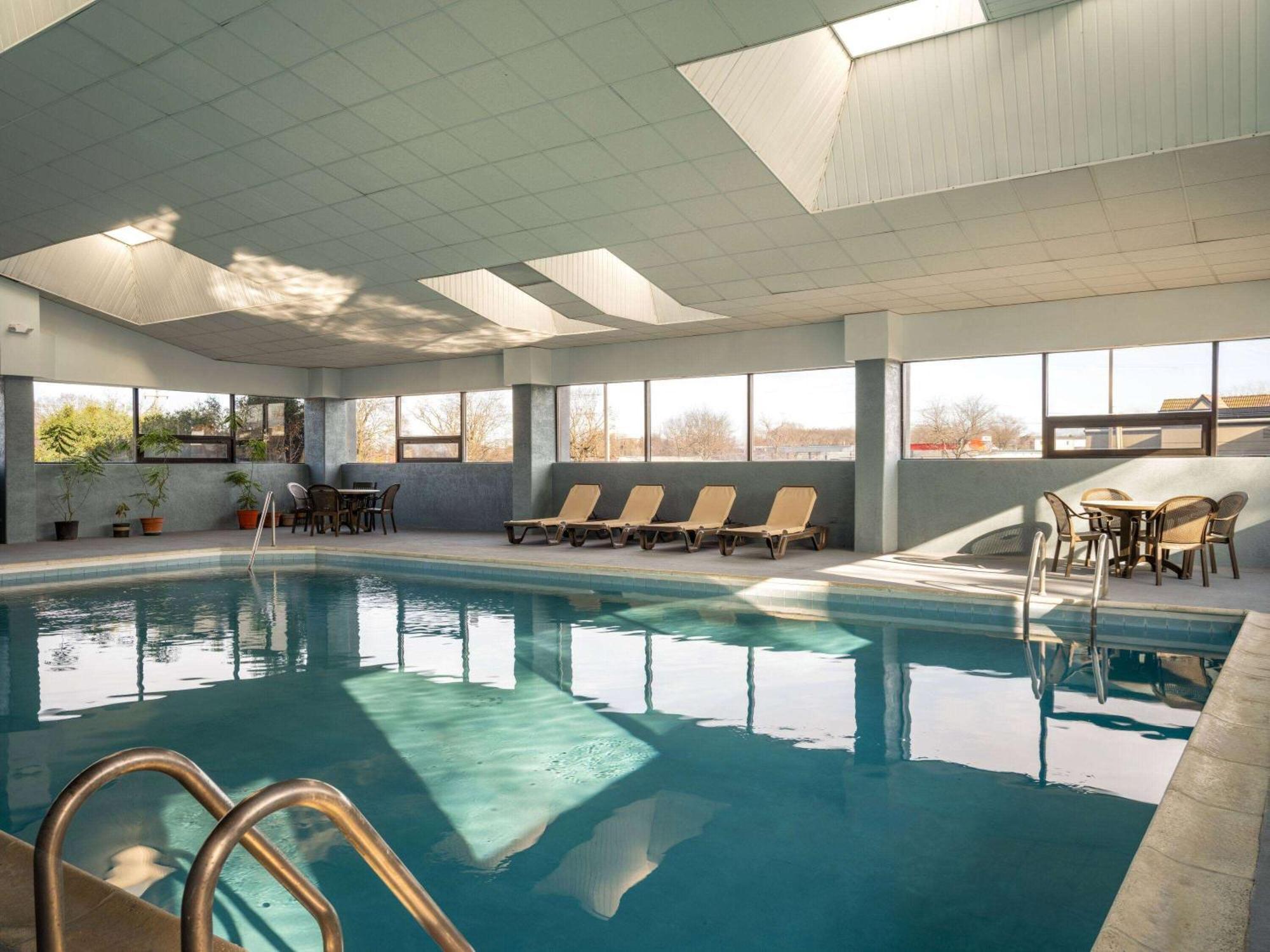 Americinn By Wyndham Woodstock Il Экстерьер фото