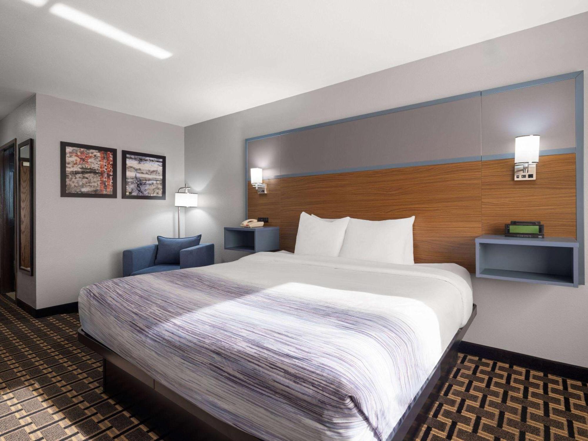 Americinn By Wyndham Woodstock Il Экстерьер фото